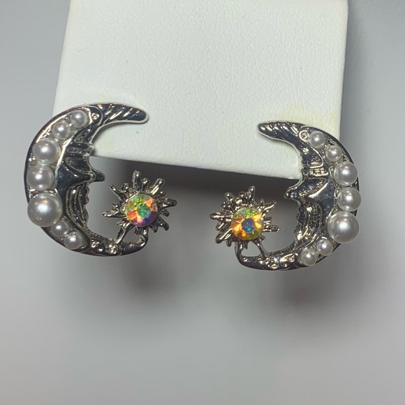 Women's Earrings/ Moon & Star - Picture 1 of 5